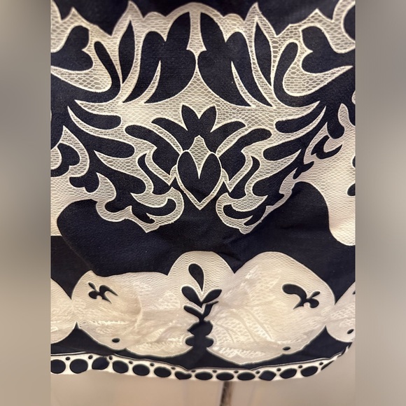 J. Crew white and navy shift patterned dress with lace detailing - size 0 - Picture 5 of 6
